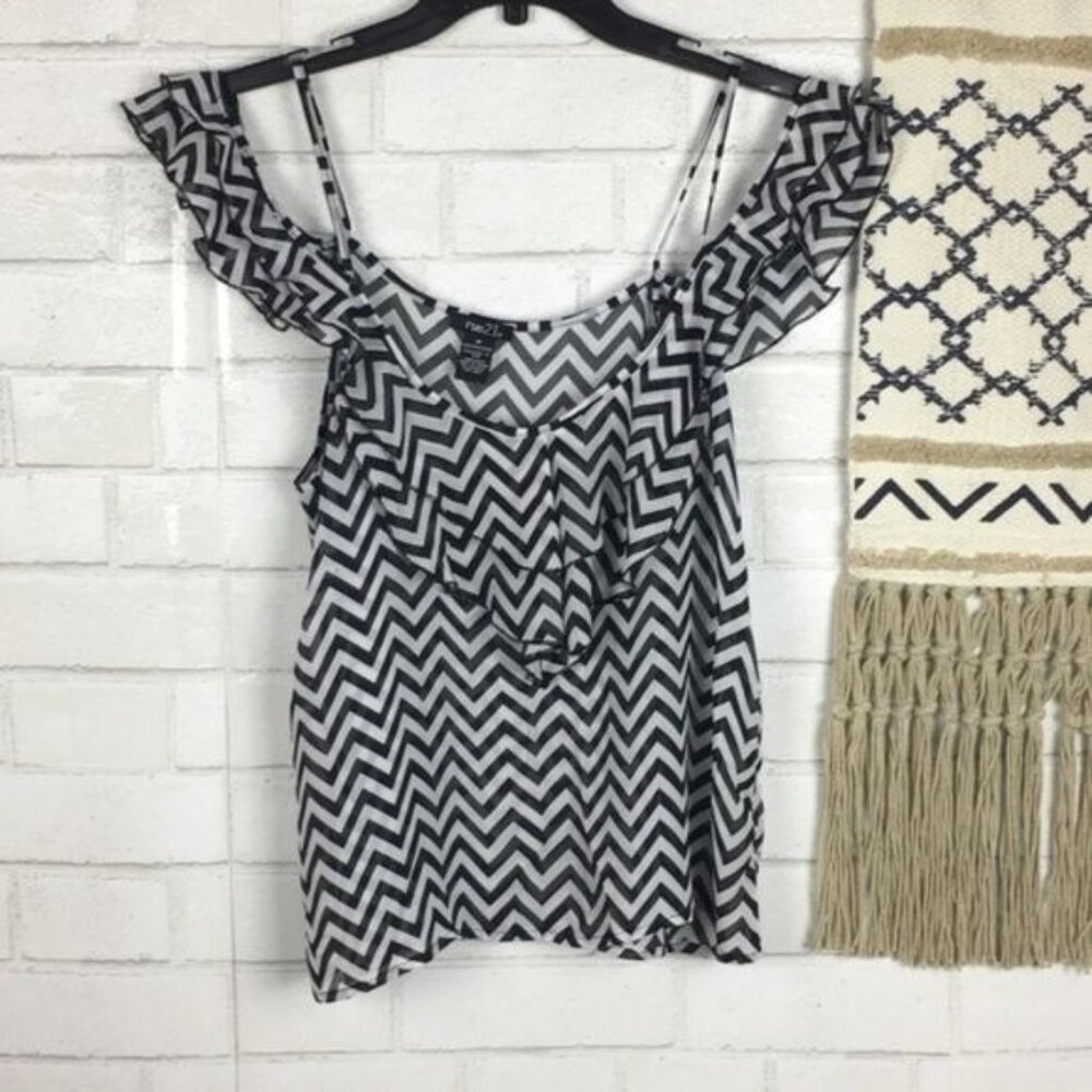 Black & White Chevron Ruffle Strap Spaghetti Top By Rue21 M Polyester